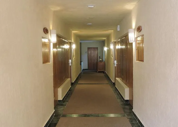 & Club Hotel 5*