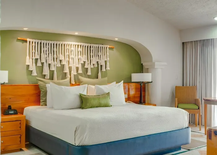 & Club Hotel 5*